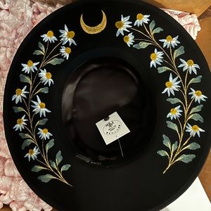 Luna Bloom Ellie hat